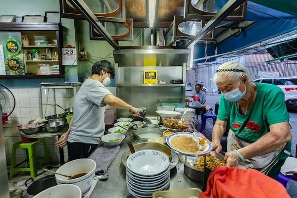 Découverte culinaire à Bangkok : les stands de rue incontournables pour les gourmets aventureux